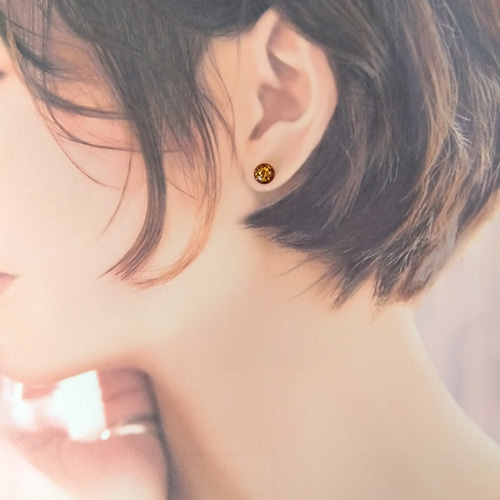 ポーランド産琥珀(アンバー)金属アレルギー対応のサージカルピアス