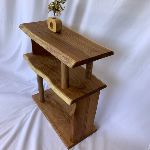 槐無垢一枚板で手造りしたオープンラック、シェルフ、サイドテーブル