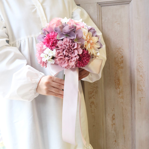 長めのリボンが可愛いラウンドブーケ ブートニア付き 結婚式 フォト