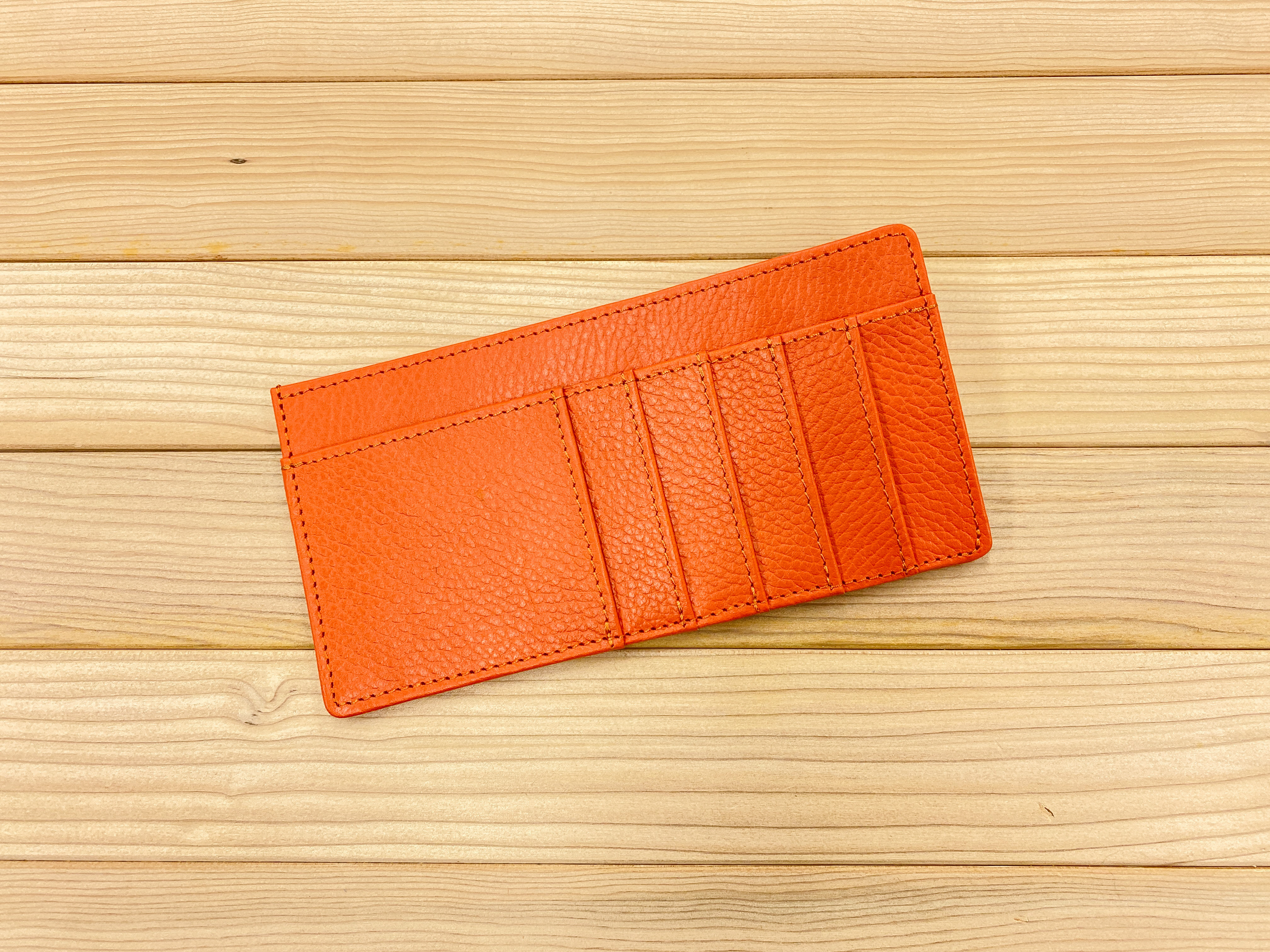 薄くて軽いコンパクトなお札サイズのフラグメントケース　オレンジ