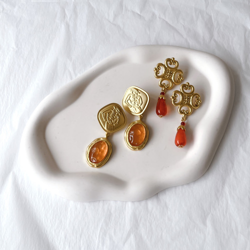 オーバルウェーブプレート(オフホワイト) /// ジェスモナイト 撮影小物