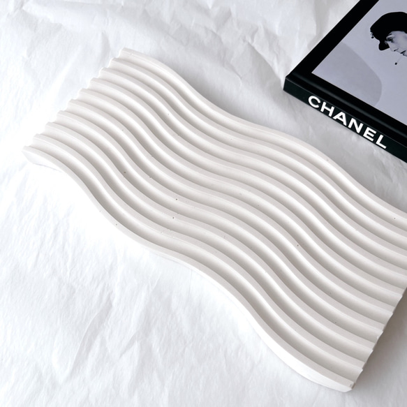 なみなみプレート_long(オフホワイト) /// ジェスモナイト 撮影小物