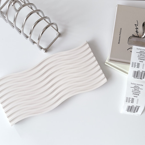 なみなみプレート_long(オフホワイト) /// ジェスモナイト 撮影小物