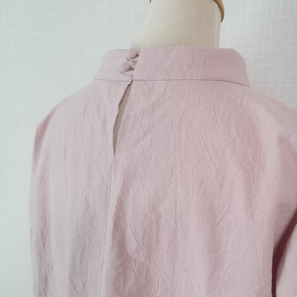 後ろ釦 セミハイネック ボリューム袖ブラウス　桜ピンク　シーチングハンドワッシャー　普通～中厚地 7枚目の画像
