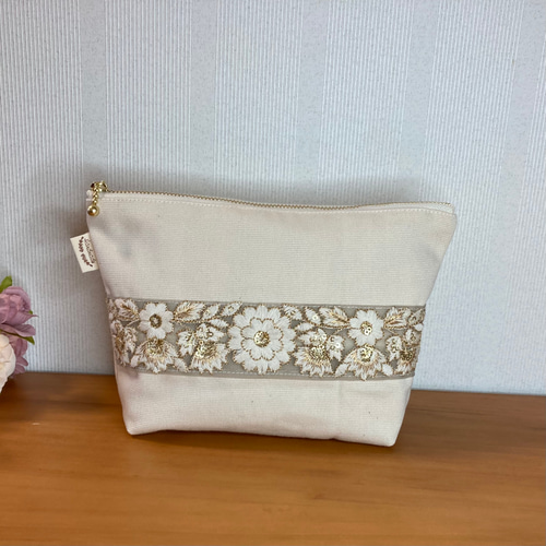 インド刺繍リボン マチありポーチ 白に白い華 ポーチ ひろひろ 通販 
