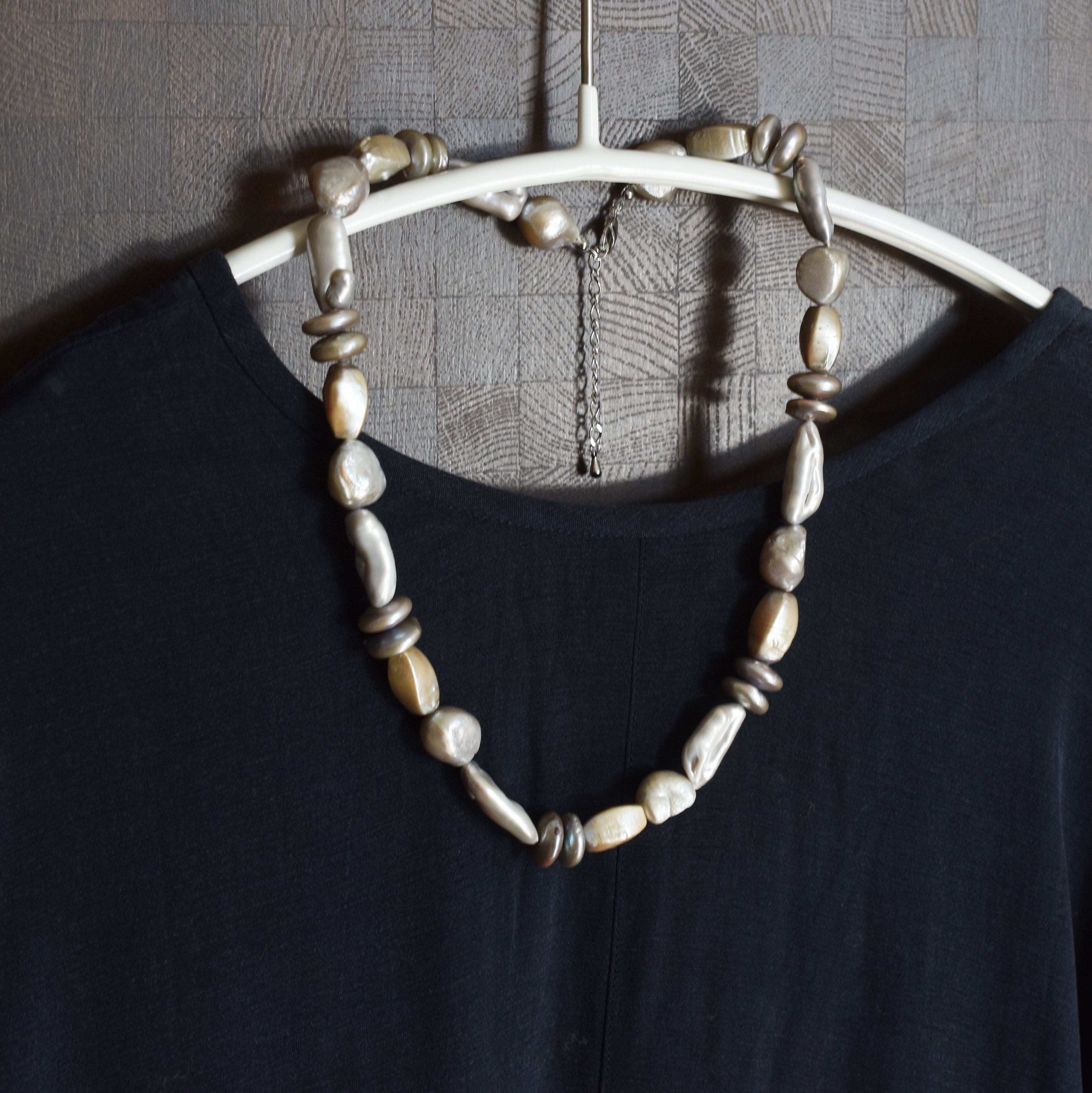 【限定数のみ】大粒　淡水パール　ランダムシェイプ　シルバー　個性派ショートネックレス約46cm+5cm