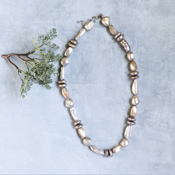 【數量有限】大號淡水珍珠隨機造型銀色獨特短項鍊約46cm+5cm 第2張的照片