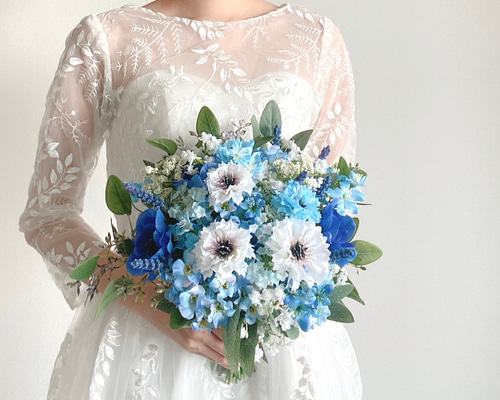 サムシングブルー白グリーンクラッチブーケウエディング結婚式前