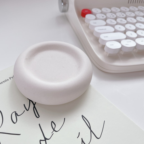 ぽってりプレート(オフホワイト) /// ジェスモナイト 撮影小物