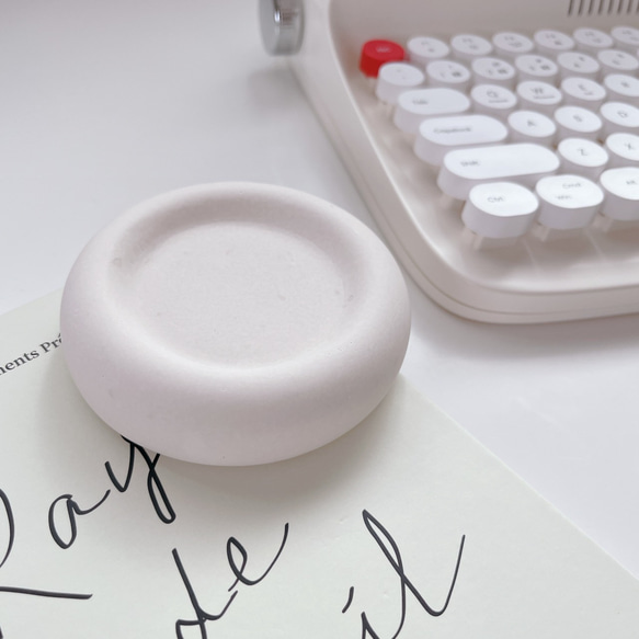 ぽってりプレート(オフホワイト) ///  ジェスモナイト 撮影小物 アクセサリー アクセサリートレイ 3枚目の画像