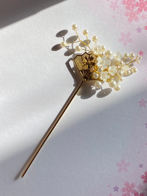 桜扇のかんざし　ゴールド扇子に白桜 4枚目の画像