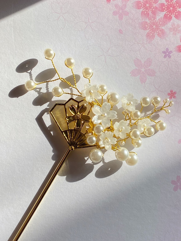 桜扇のかんざし　ゴールド扇子に白桜 1枚目の画像