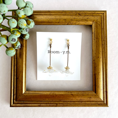 ランプシェードのイヤリング イヤリング・ノンホールピアス Room