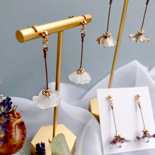 ランプシェードのイヤリング イヤリング・ノンホールピアス Room