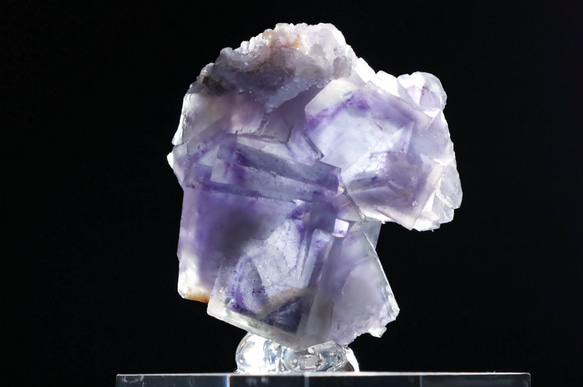 天然 フローライト「正方形の幾何学的結合結晶美」淡い紫色 原石 鉱物