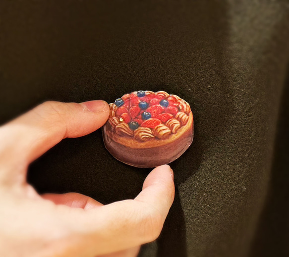 とろけるベリーチョコレートケーキブローチ【受注生産】 2枚目の画像