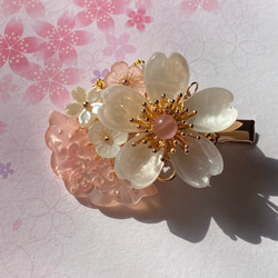 桜扇のヘアクリップ　シェル風白桜 2枚目の画像
