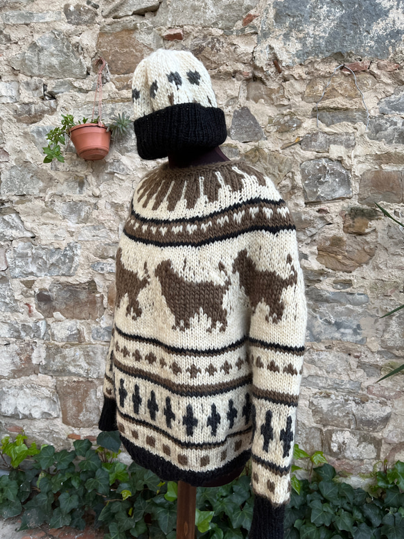 ゴールデンレトリバー柄のカウチン風手編みセーター 2枚目の画像