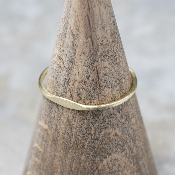 つや消し 真鍮ワンポイント槌目プレーンリング 1.0mm幅 マット｜BRASS RING｜927 2枚目の画像
