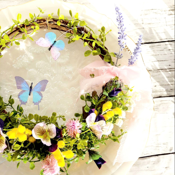 母の日対応《春リース》蝶が飛ぶ?春の花リース(ラッピング無料) 9枚目の画像