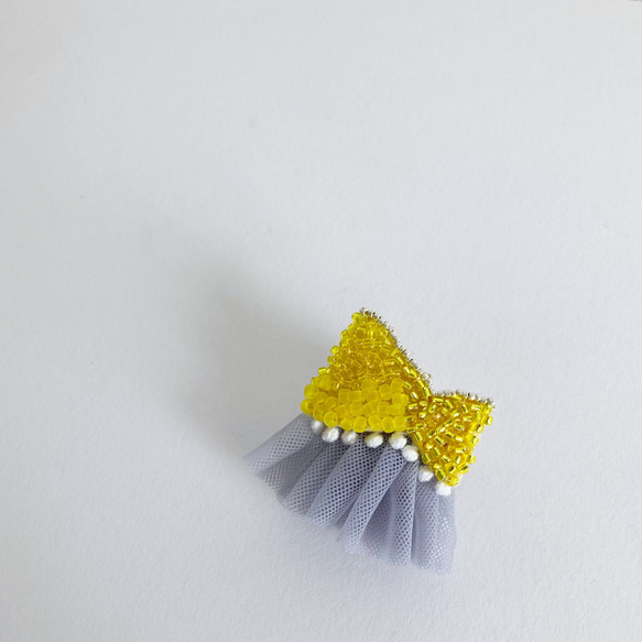黄色いお花畑を舞う蝶  ミモザハンドメイド2023 2枚目の画像