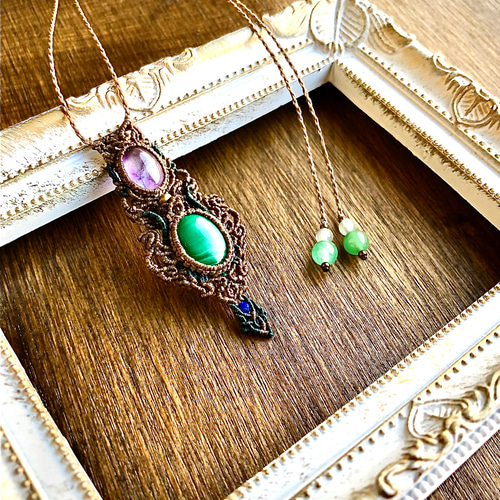 マラカイト　マクラメネックレス マラカイトのマクラメネックレス | 個性的なデザイン - 天然石＋