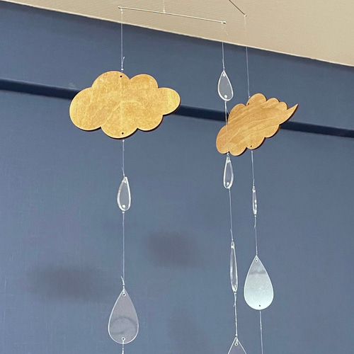 木とアクリルのモビール 雲と雨 モビール bêêê 通販 15366487｜Creema