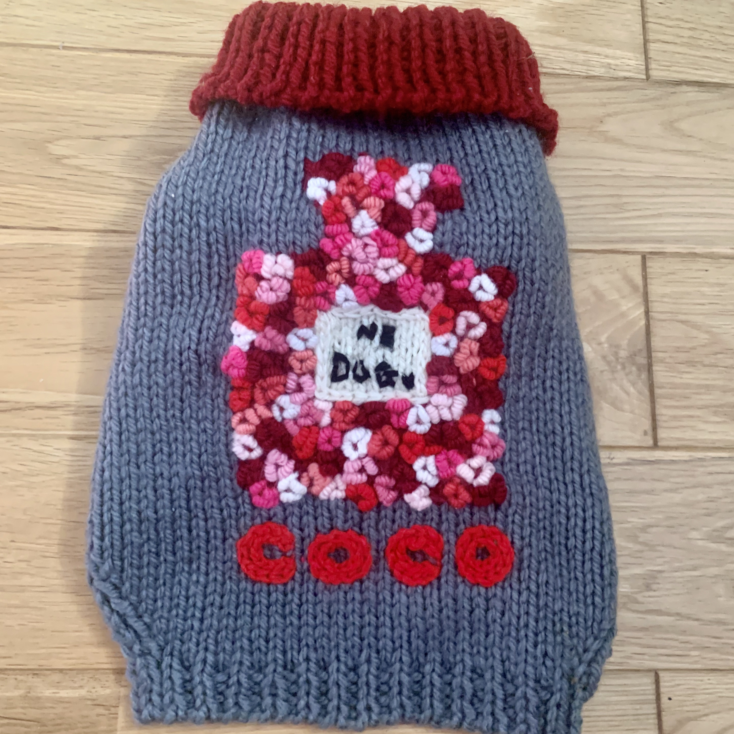 香水ビン・わんこセーター（濃グレー＆エンジ） 5,688円