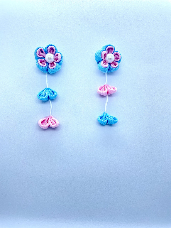 つまみ細工 ゆらゆら耳飾り 「青空の桜」 4枚目の画像