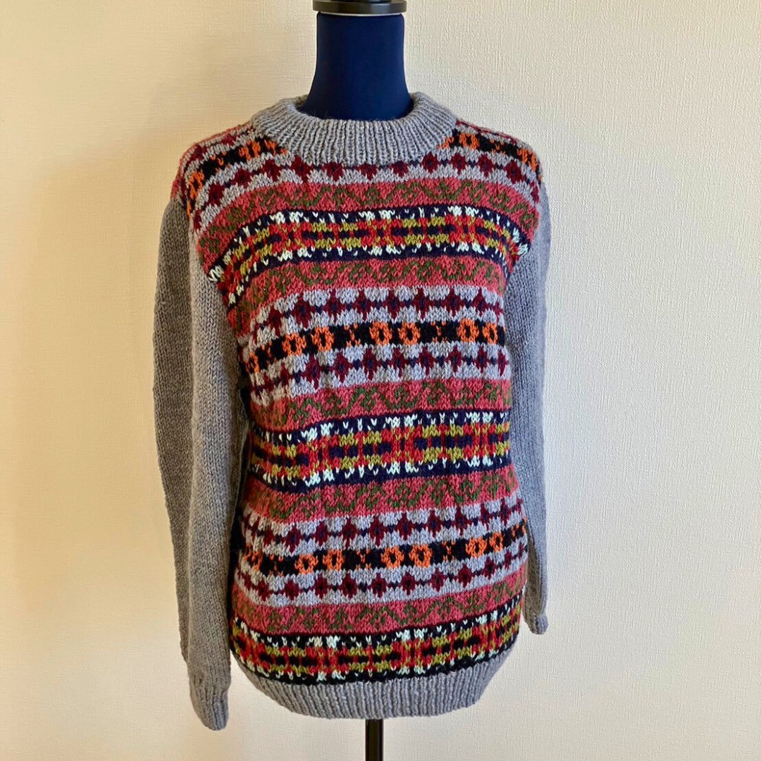 編み込み模様のセーター