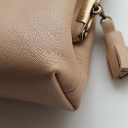 ★数量限定★上質な肌触りのラムレザー　アンティークゴールド口金のミニがま口財布　BEIGE 3枚目の画像