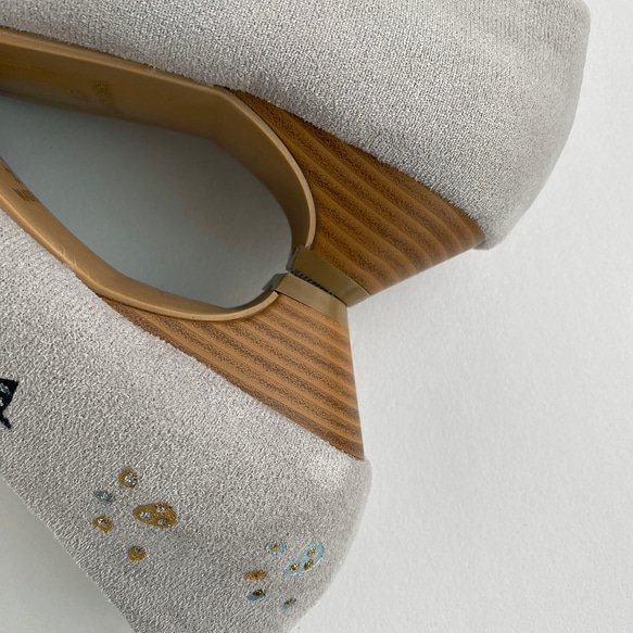 高跟鞋“Nyanps Grey” 可愛的貓咪圖案設計！ 3 公分鞋跟提供穩定性，同時保持輪廓之美！ 2E訂單 第12張的照片