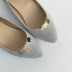 高跟鞋“Nyanps Grey” 可愛的貓咪圖案設計！ 3 公分鞋跟提供穩定性，同時保持輪廓之美！ 2E訂單 第1張的照片