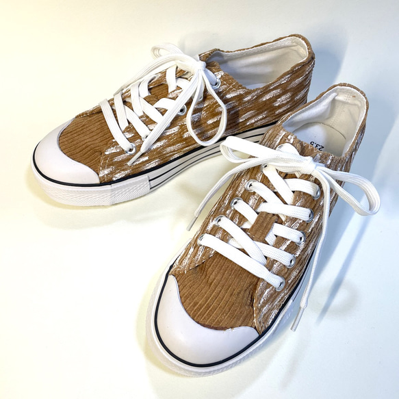 軟底燈芯絨運動鞋（米色 x 白色雨紋）22.5cm〜24.5cm 第3張的照片