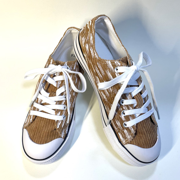 軟底燈芯絨運動鞋（米色 x 白色雨紋）22.5cm〜24.5cm 第4張的照片
