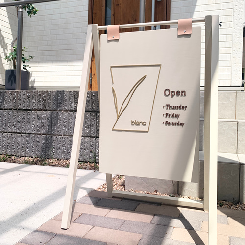 木の立体看板＊22×31cm＊折り畳みスタンド付 表札・ネームプレート