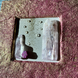 クンツァイトの谷 ⭐︎ 石のコラージュ ミニ アート 石の飾り お部屋のほっこりスポット ⭐︎ 贈り物に♪ご褒美に♪ 4枚目の画像
