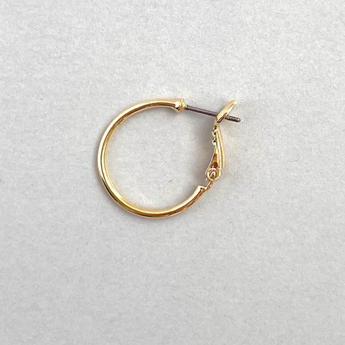 ぷっくりいちごピアス⟡.· Screw Zircon Hoop Pierce | 金属アレルギー対応のアクセサリー