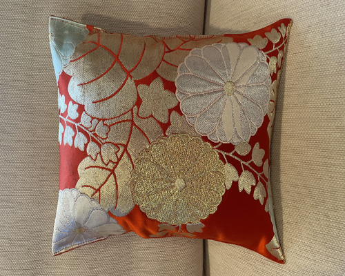 2069豪華刺繍の袋帯リメイク 正絹クッションカバー30cm✖️30cm