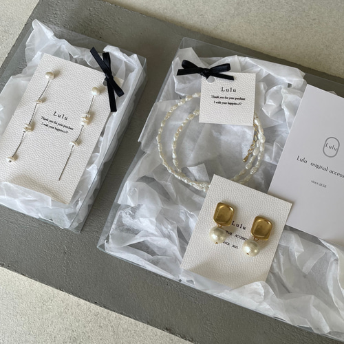 スワロフスキーパール 三連ピアス/イヤリング|3連|小ぶり|パール