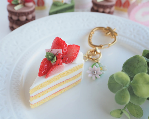 キティ スイーツ　 マスコット ケーキ　イチゴ　いちご　根付け　キーホルダー ハローキティ いちごスイーツパーティマスコット | 株式会社