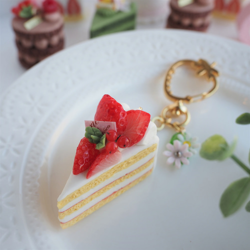 キティ スイーツ　 マスコット ケーキ　イチゴ　いちご　根付け　キーホルダー 激レア 未使用品 栃木限定 イチゴ 苺 いちご ファスナー