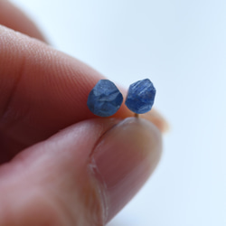 藍寶石迷你耳環原石礦物天然石簡約工作辦公通勤小配飾 (No.2357) 第5張的照片