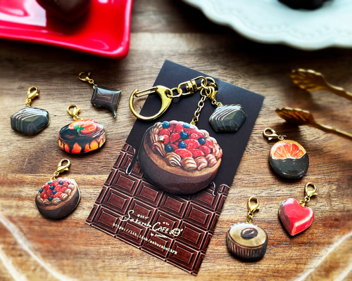 ボンボンチョコラチャーム付きベリーチョコレートケーキバッグチャーム