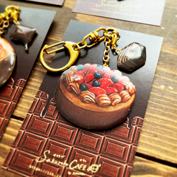 ボンボンチョコラチャーム付きベリーチョコレートケーキバッグチャーム【受注生産】 2枚目の画像