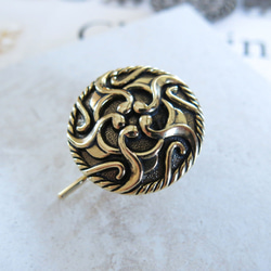 アラベスクな、ゴールドメタル　ヴィンテージボタンのポニーフック　レトロボタンヘアカフス 1枚目の画像