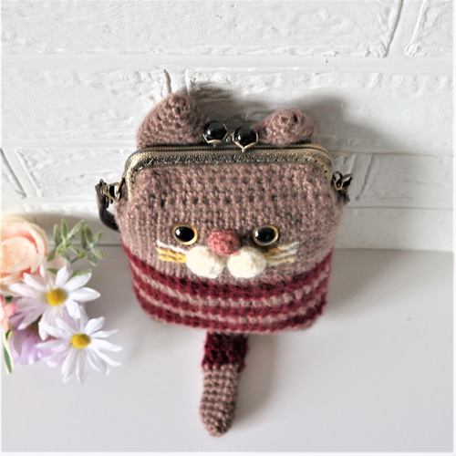 手編みニットのかわいいネコちゃんの がま口のスマホポシェット スマホ