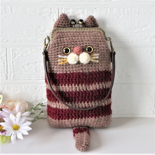 手編みニットのかわいいネコちゃんの がま口のスマホポシェット スマホ