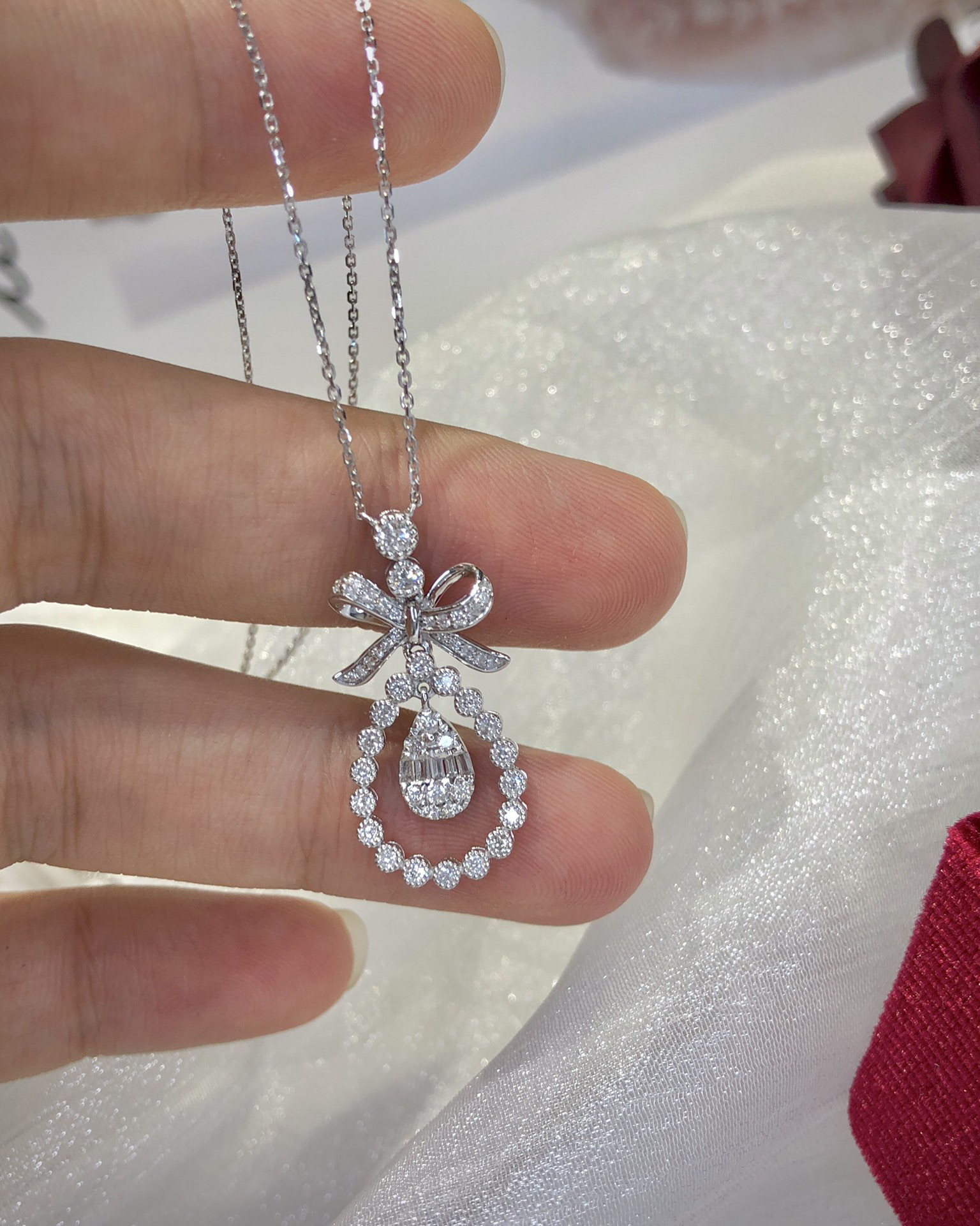 リボンモチーフ 天然ダイヤモンドペンダントk18 ネックレス