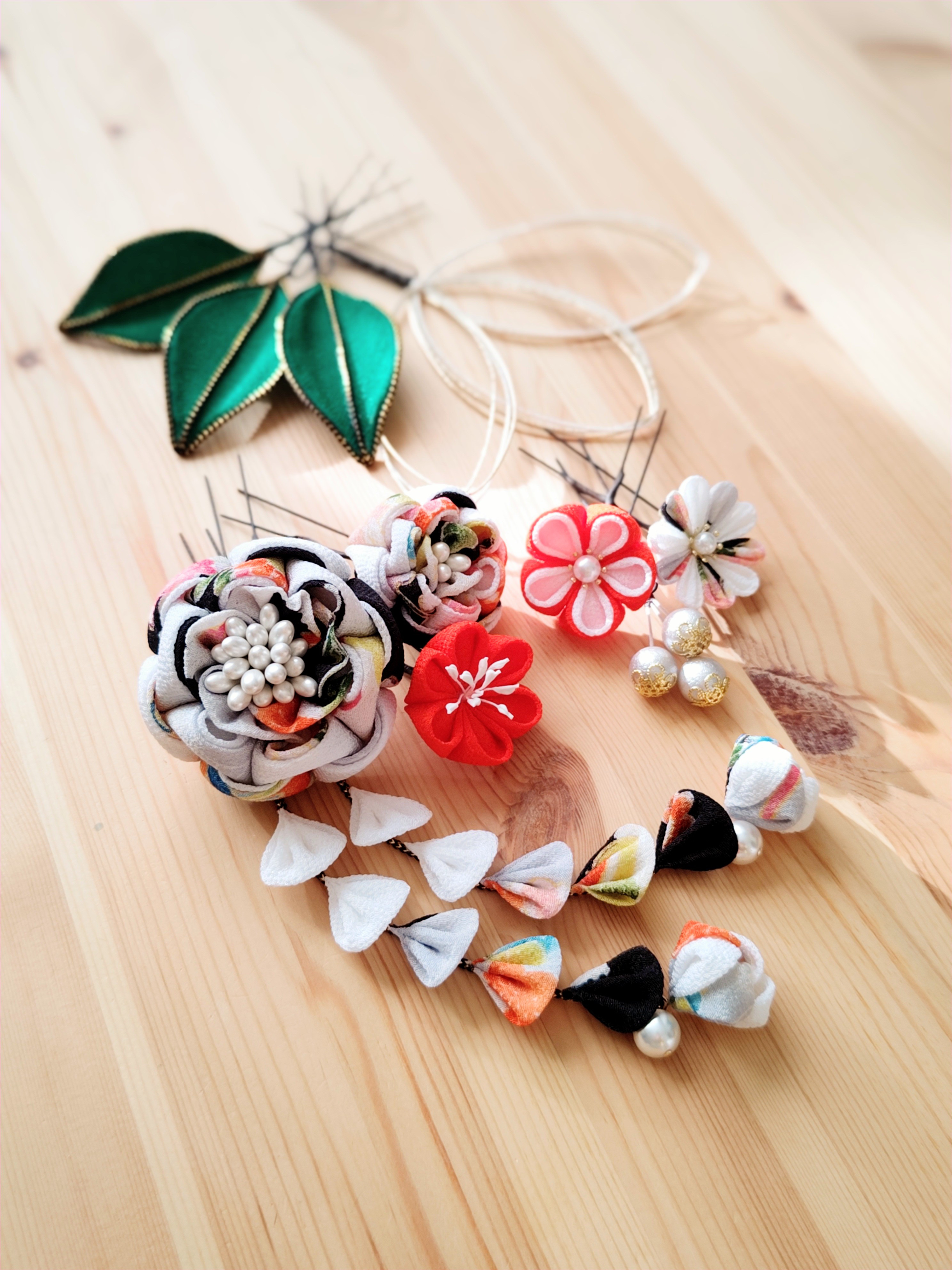 成人式・卒業式髪飾り カラフル椿のつまみ細工 11点セット